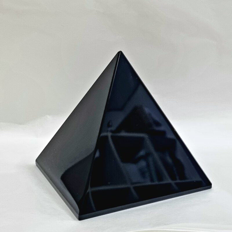 PIRÁMIDE DE OBSIDIANA 1001 KILOS
