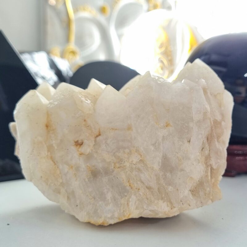 DRUSA DE CALCITA BLANCA FORMACION EN PUNTAS 570 GRAMOS