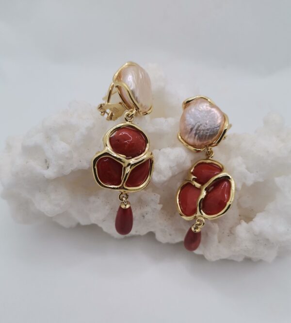 PENDIENTE CORAL ROJO Y PERLA ROSA PLATA BAÑO ORO