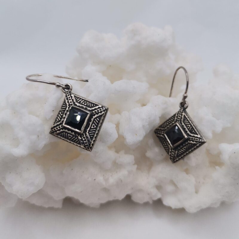 PENDIENTE PLATA ONIX ROMBO 61