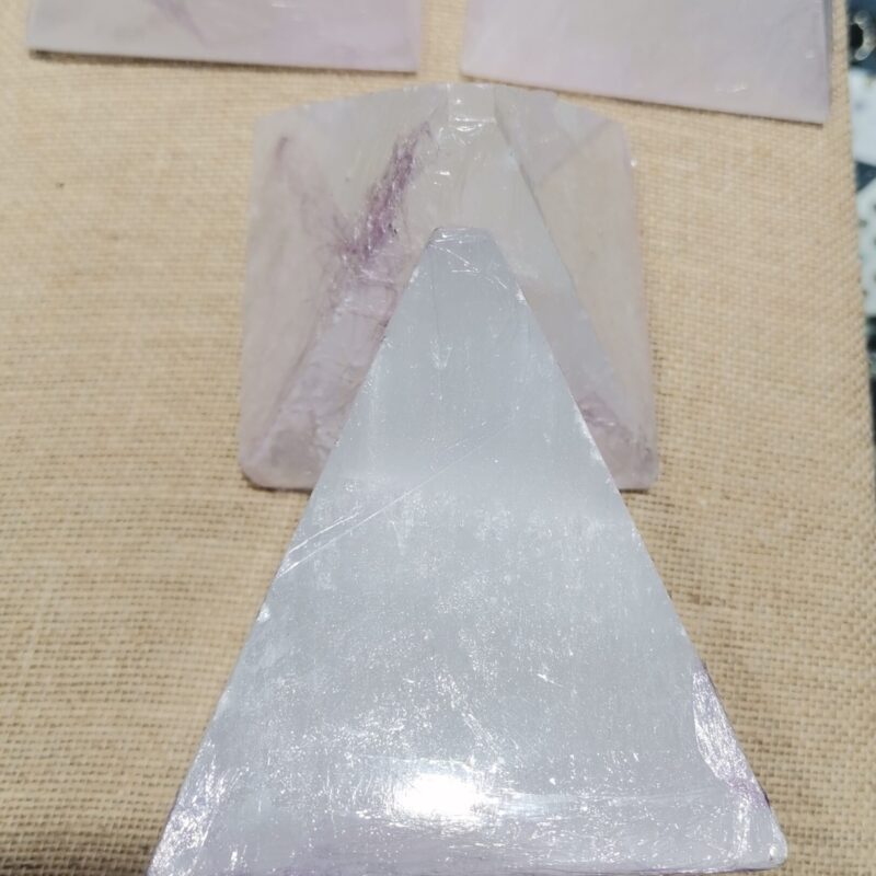 PIRAMIDE DE SELENITA 410