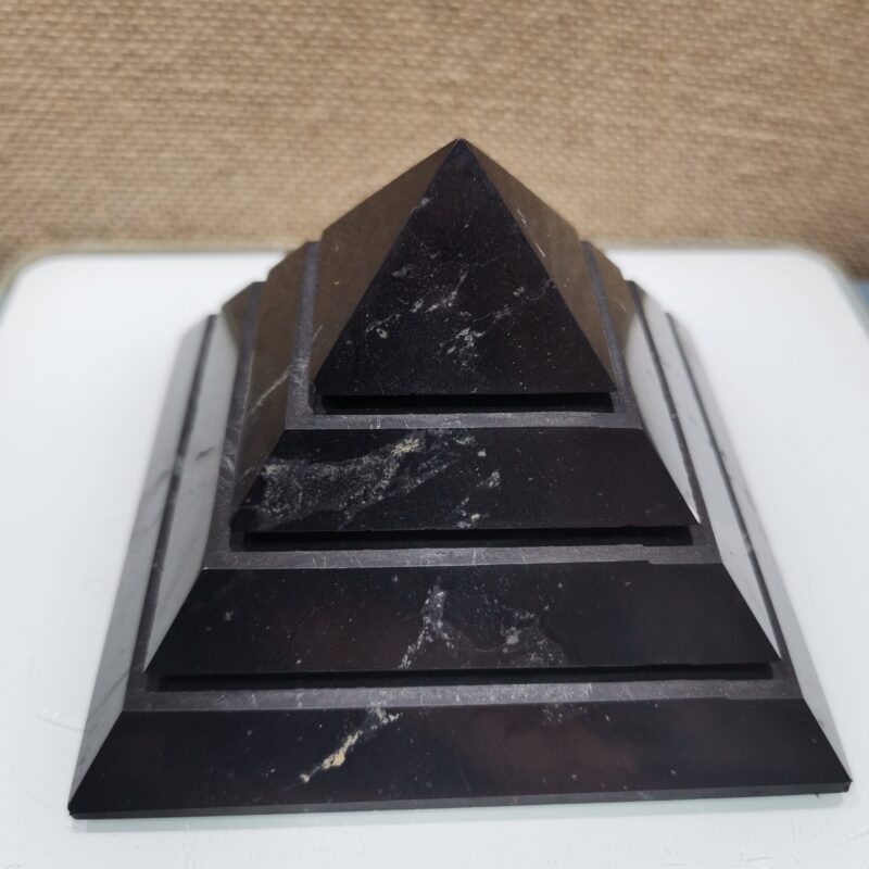PIRAMIDE  SHUNGIT 289 GRAMOS SAKKARA