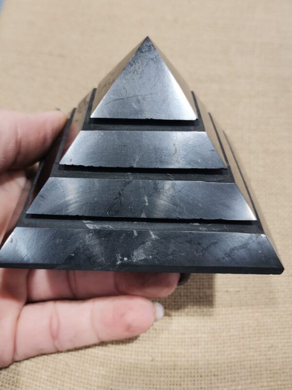 PIRAMIDE  SHUNGIT 289 GRAMOS SAKKARA - Imagen 2