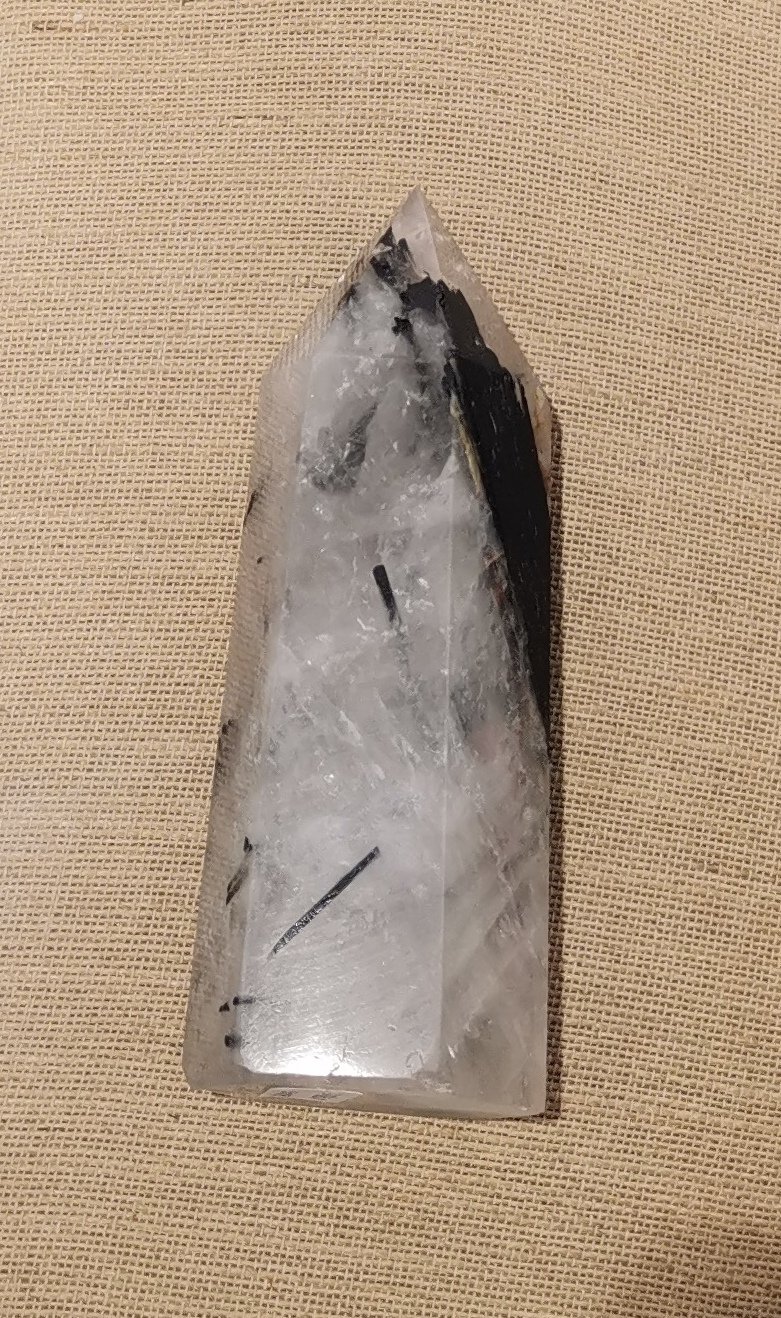 PUNTA CUARZO RUTILADO CON TURMALINA 620 GRAMOS 1 PUNTA CUARZO RUTILADO CON TURMALINA 620 GRAMOS