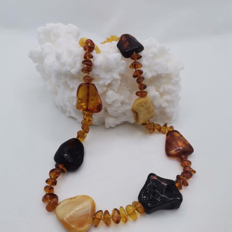 COLLAR AMBAR TRES COLORES 62 CM