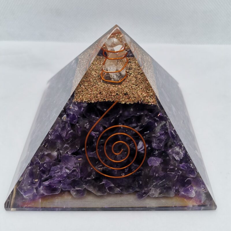 PIRAMIDE DE  ORGONITA DE AMATISTA 30