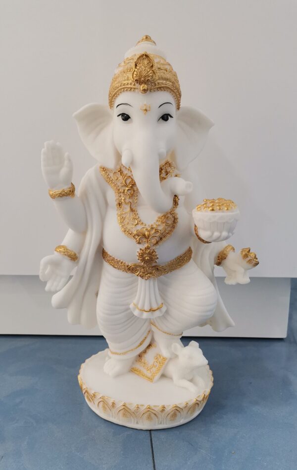 GANESHA BLANCA Y DORADA DE PIE CON RATA 28 CM