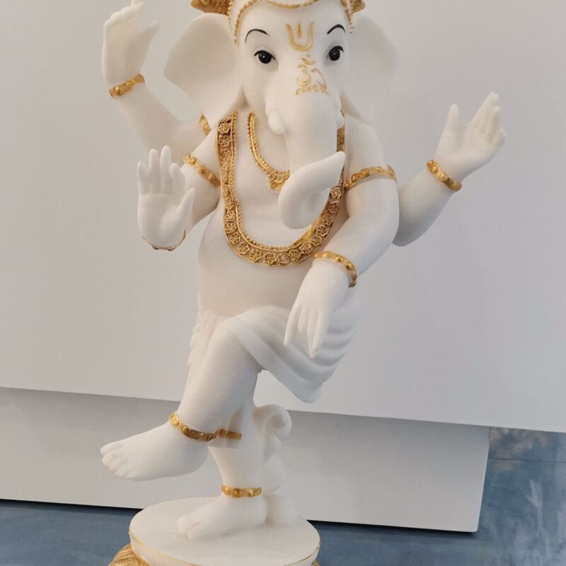 GANESHA BLANCA Y DORADA DE PIE SOBRE UNA PIERNA