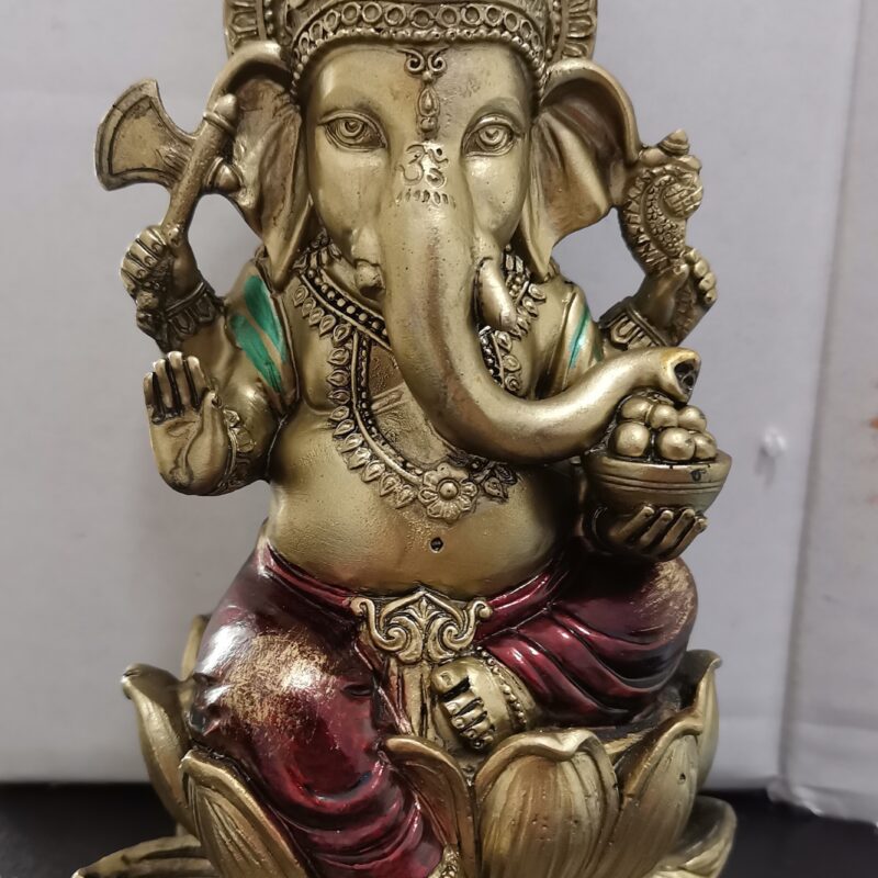 GANESHA DORADA SOBRE FLOR LOTO 18 CM