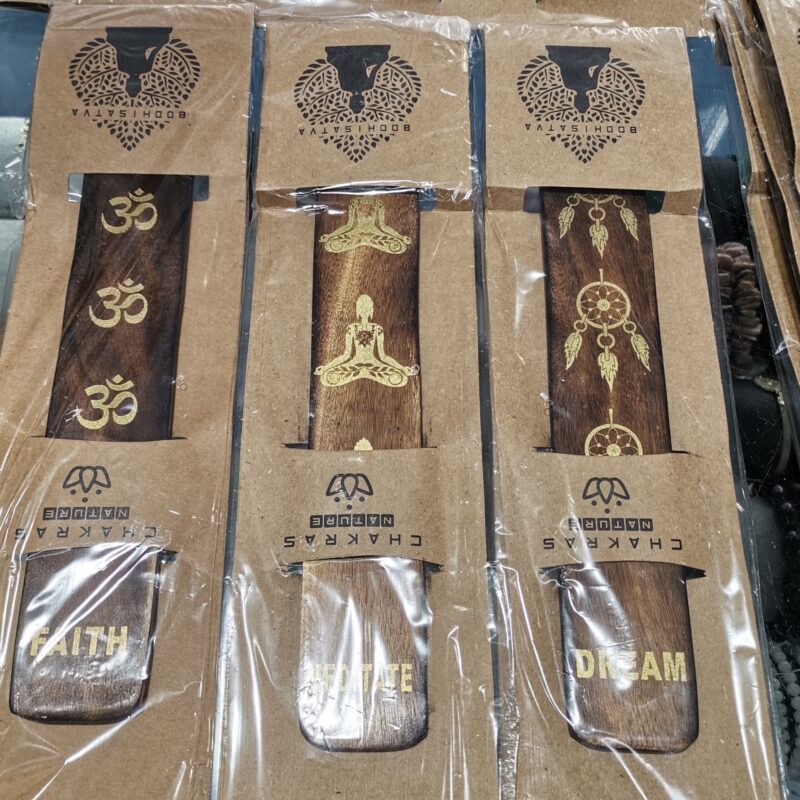 INCENSARIO NATURAL MADERA SIMBOLOS DORADOS