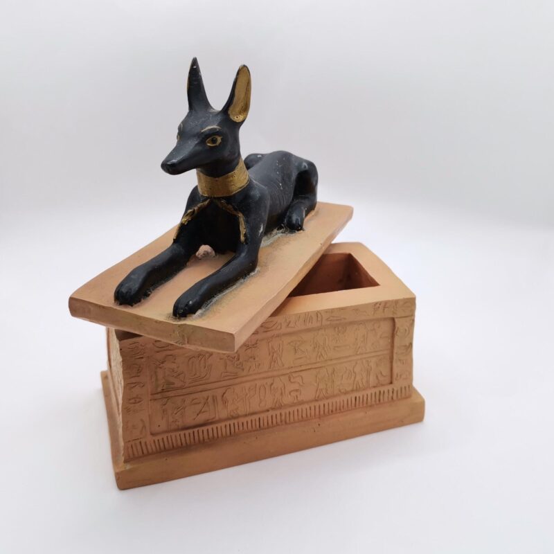 TUMBA EGIPCIA CON SPHYNX ENCIMA