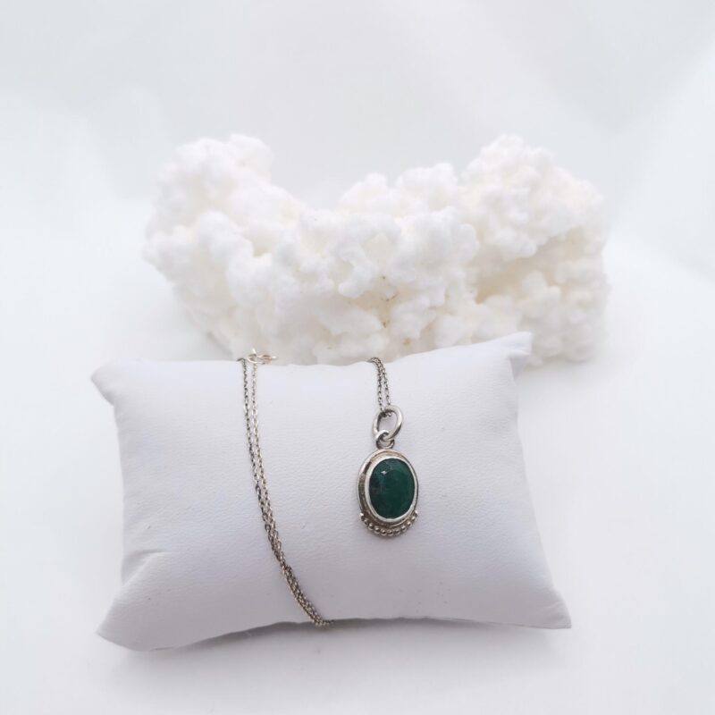 COLGANTE CON CADENA ESMERALDA PLATA