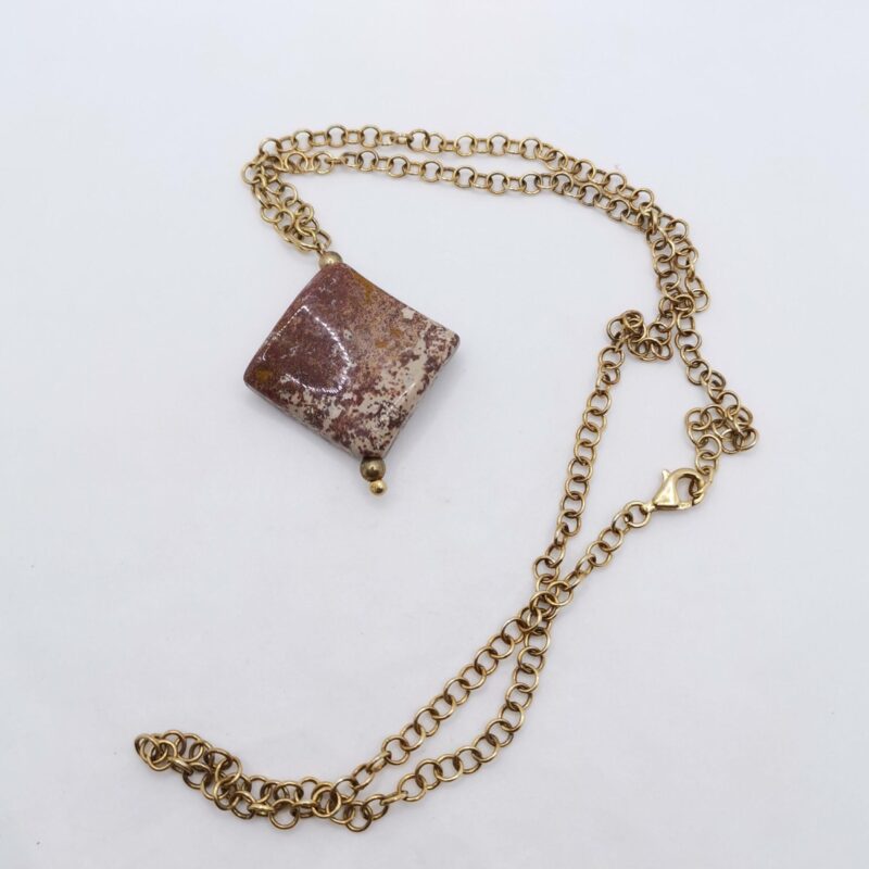 COLGANTE CON CADENA JASPE ROMBO PLATA ORO