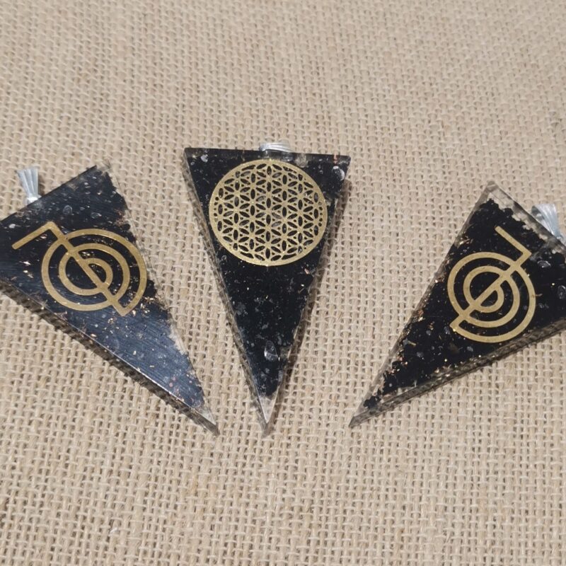 COLGANTE ORGONITA SHUNGIT TRIANGULO