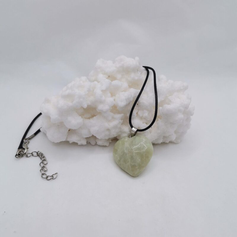COLGANTE Y CORDON CORAZON JADE