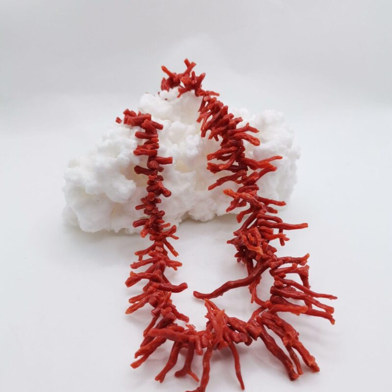 COLLAR CORAL NATURAL EN RAMA CIERRE PLATA ORO