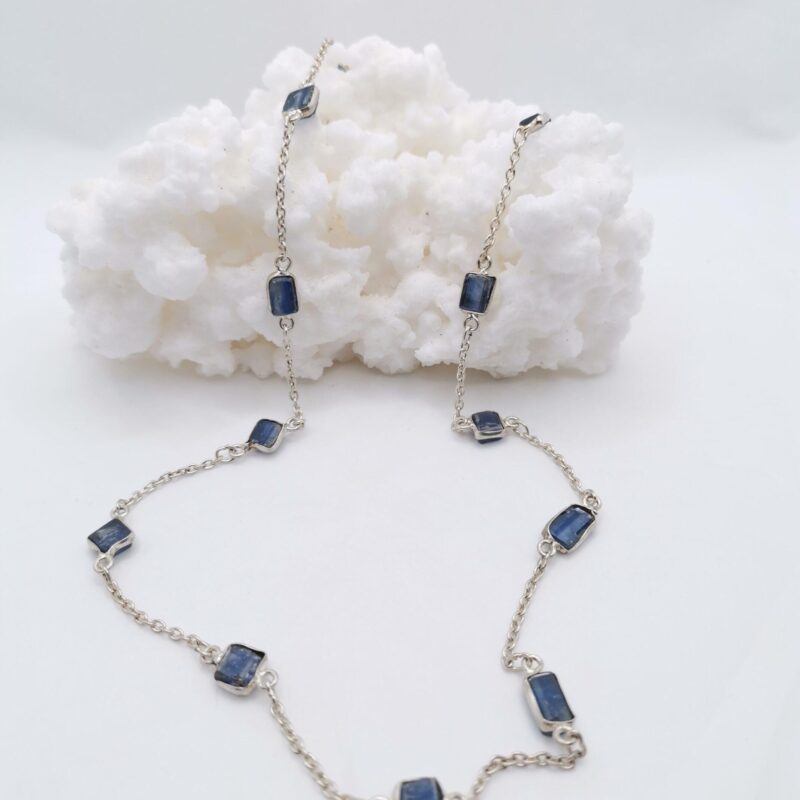 COLLAR MINERAL CIANITA AZUL PLATA BRUTO