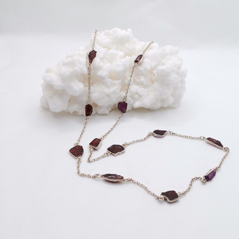 COLLAR DE MINERAL GRANATE PLATA BRUTO