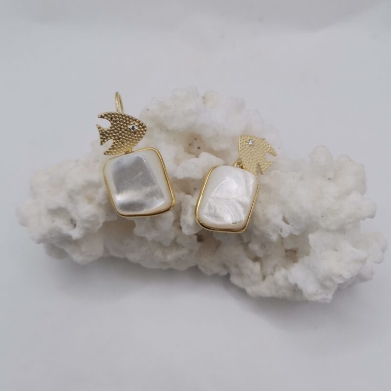 PENDIENTE PERLA RECTANGULAR Y PEZ PLATA BAÑO EN ORO
