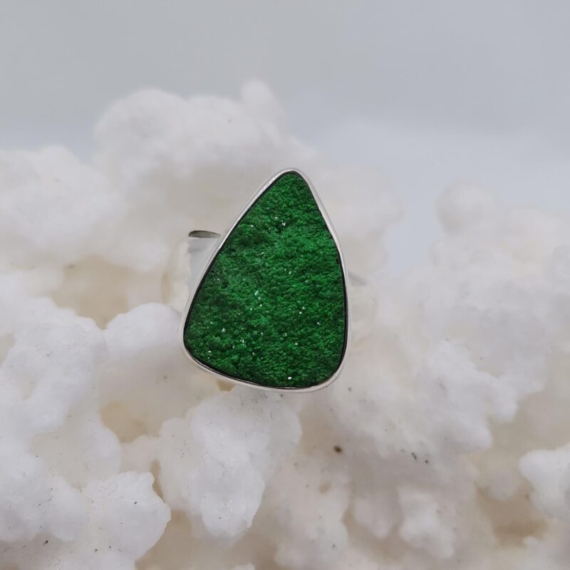 ANILLO FUCHSITA VERDE EN BRUTO PLATA