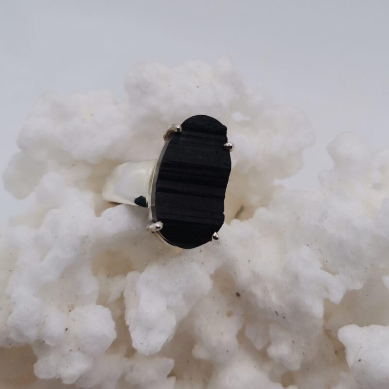 ANILLO TURMALINA NEGRA EN BRUTO PLATA OVALO PEQ