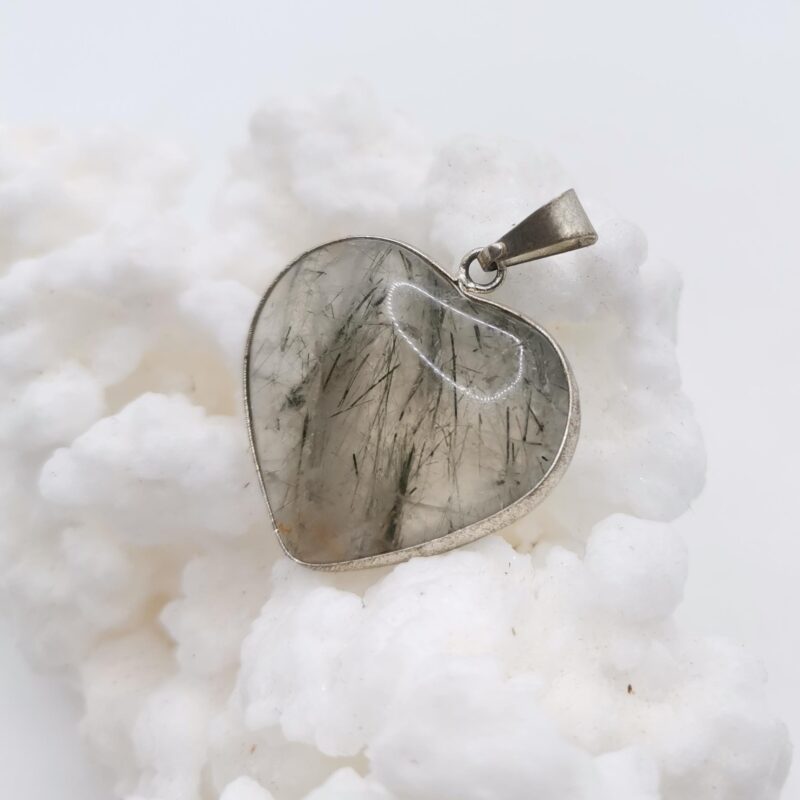 COLGANTE CORAZON DE CUARZO Y RUTILADO DE CUARZO VERDE