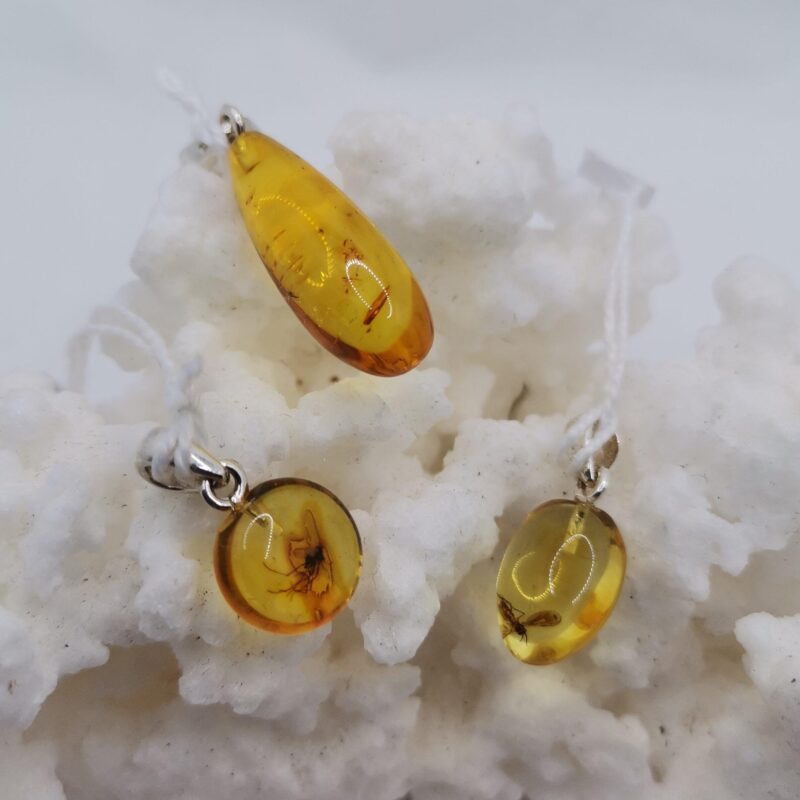COLGANTE AMBAR CON INSECTO PLATA