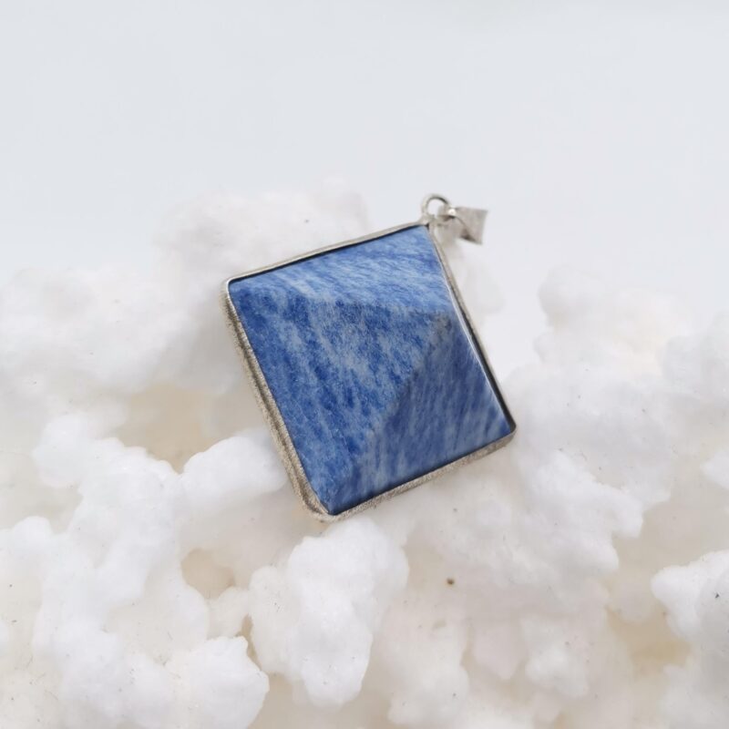 COLGANTE PIRAMIDE CUARZO AZUL PLATA 25