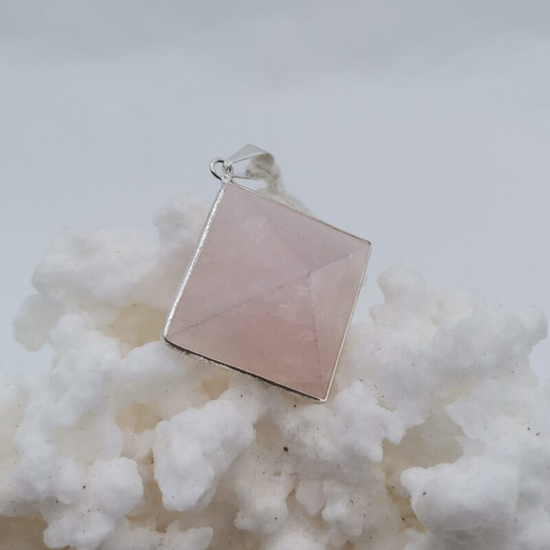 COLGANTE PIRAMIDE DE CUARZO ROSA PLATA 25