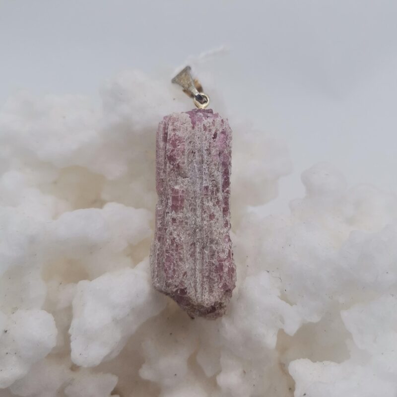 COLGANTE TURMALINA ROSA EN BRUTO Y PLATA