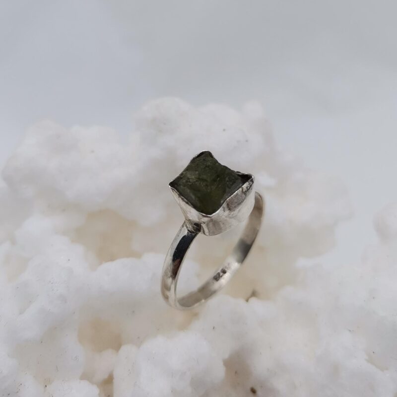 ANILLO PLATA OLIVINO EN BRUTO 40