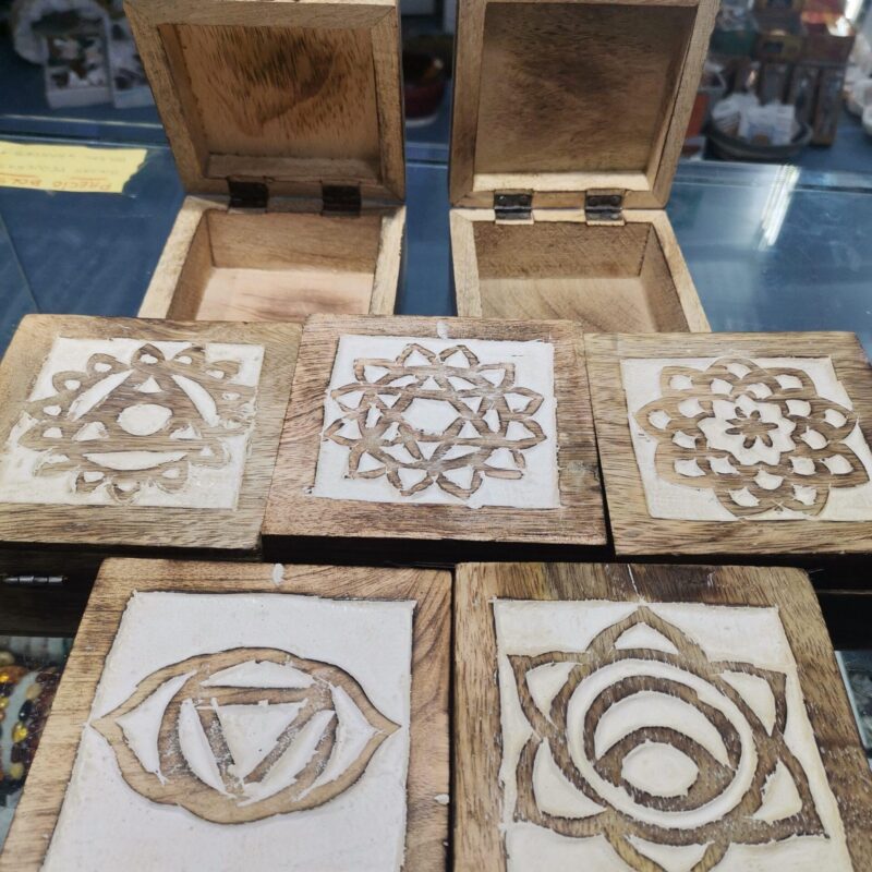 CAJA MADERA DECORADA SIMBOLOGIA REIKI