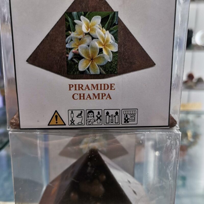 VELA PIRAMIDE CON ACEITE CHAMPA