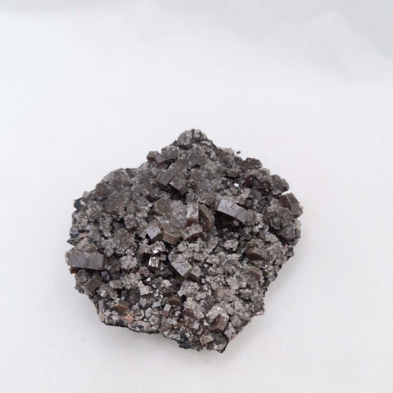 DRUSA ANDRADITA NEGRA Y GRANATE 80 GRAMOS
