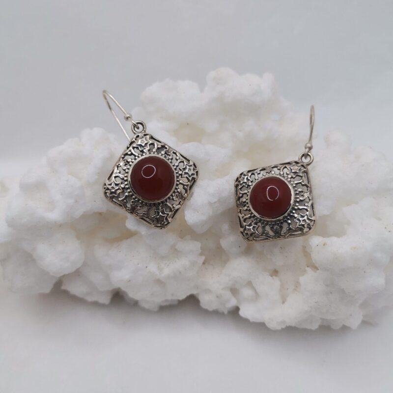PENDIENTE PLATA CARNEOLA REDONDA CON GRABADO ROMBO 161