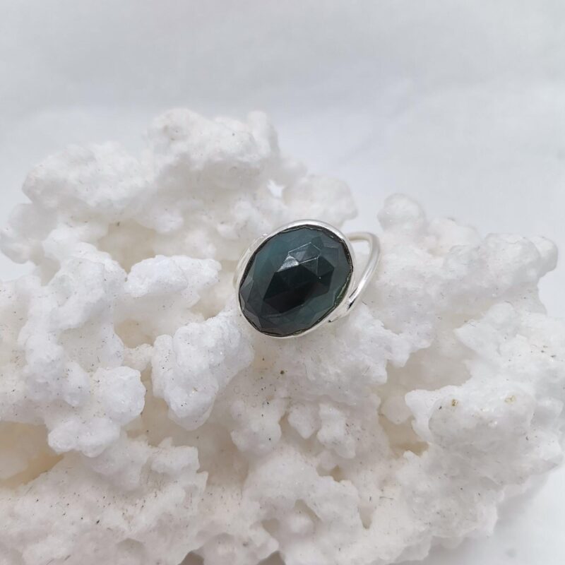 ANILLO AGATA VERDE FLATEADA OVALADA Y PLATA ASIMETRICA