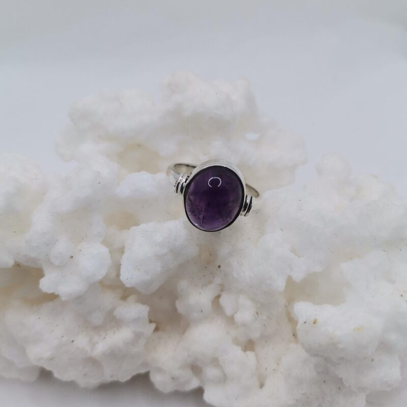 ANILLO PLATA Y AMATISTA OVALADO DOBLE LINEA LATERAL