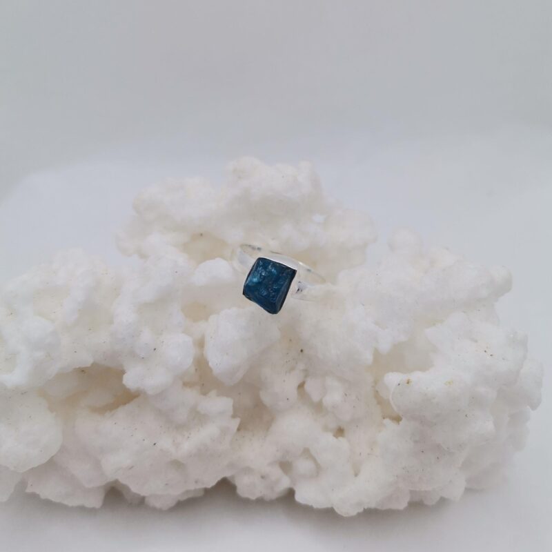 ANILLO PLATA Y APATITO AZUL EN BRUTO