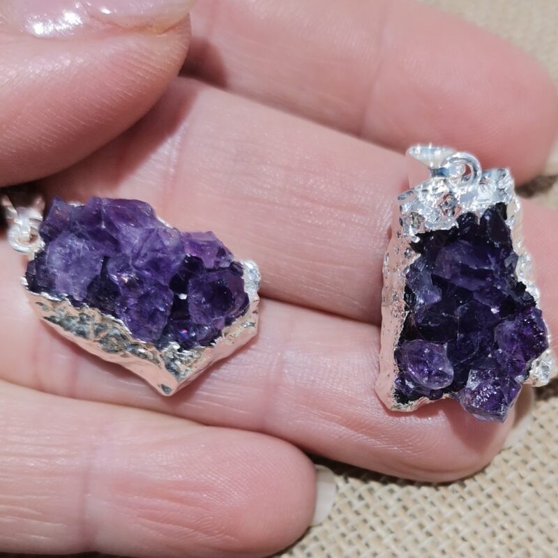 COLGANTE AMATISTA EN BRUTO