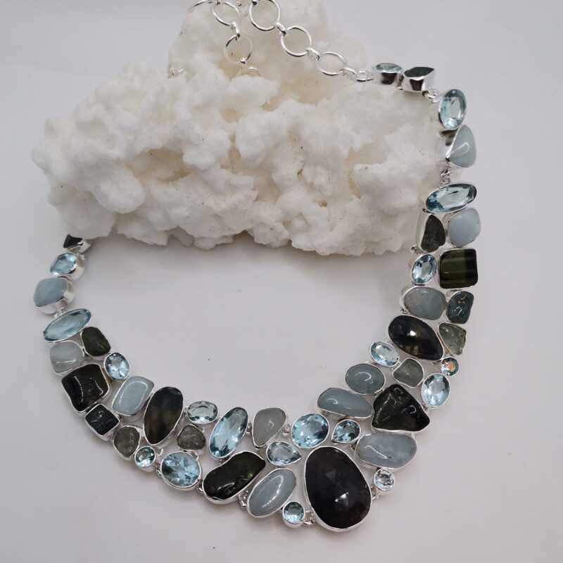 COLLAR GARGANTILLA LABRADORITA, AGUAMARINA CON APATITO AZUL Y VERDE