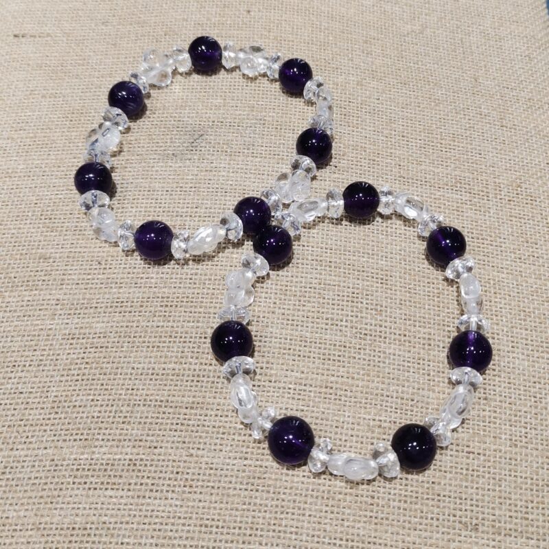 PULSERA MINERAL 10 MM AMATISTA Y CUARZO BANCO FLOR
