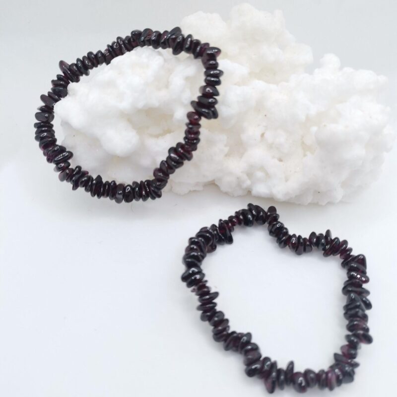 PULSERA MINERAL CHIP GRANATE