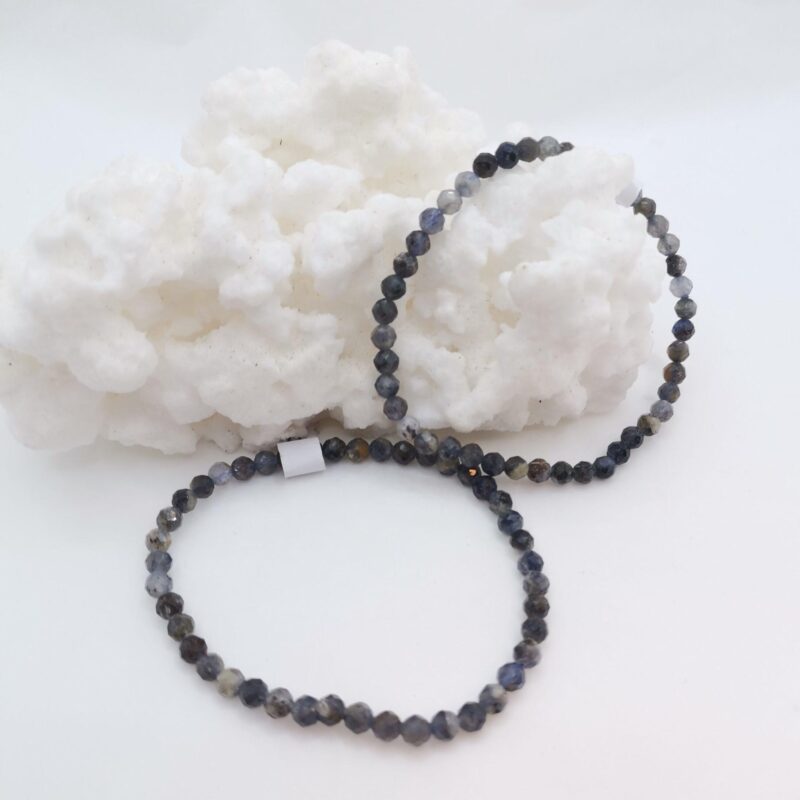 PULSERA MINERAL FLATEADO 4 MM IOLITA