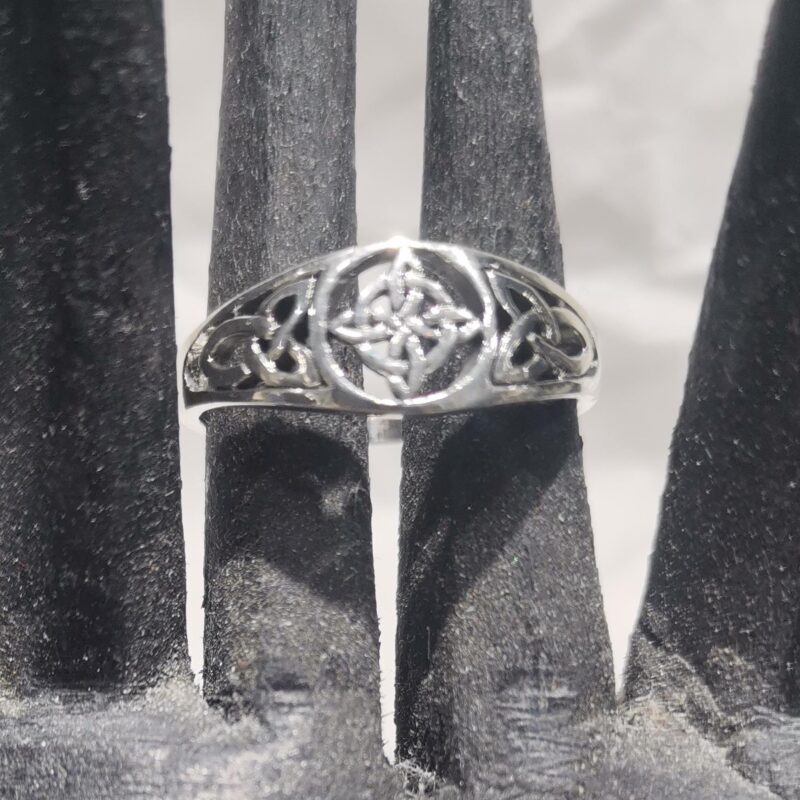 ANILLO PLATA NUDO DE BRUJAS Y TRINQUETA CELTA