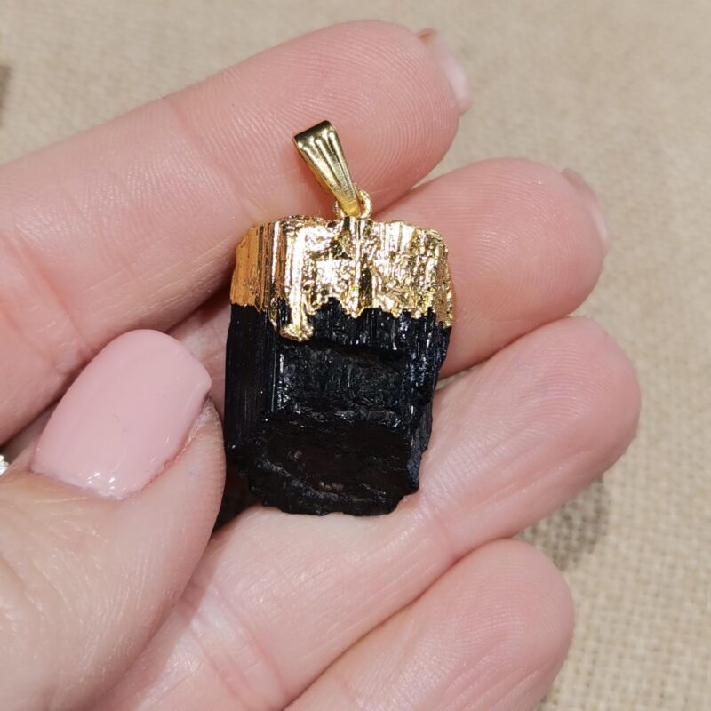 COLGANTE ELECTROLITICO DORADO Y TURMALINA