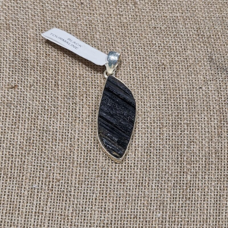 COLGANTE PLATA TURMALINA NEGRA SIN PULIR 70