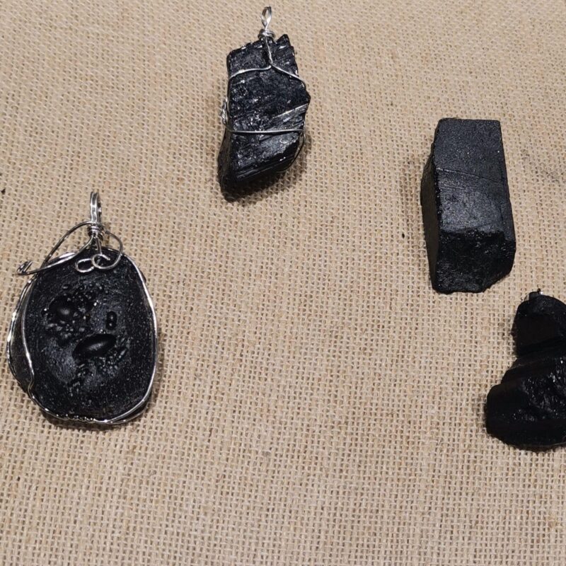 COLGANTE TURMALINA NEGRA EN BRUTO ACERO
