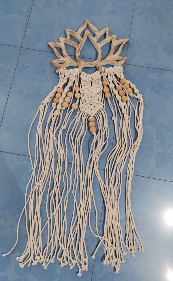 ADORNO PARED ATRAPASUEÑOS FLOR DE LOTO MADERA Y MACRAME