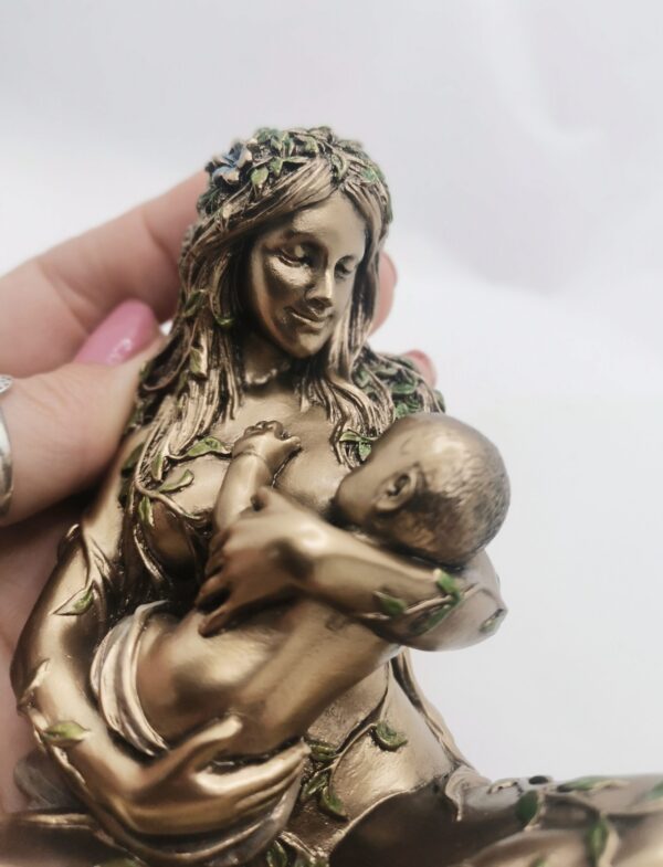 GAIA MADRE TIERRA CON BEBE - Imagen 3