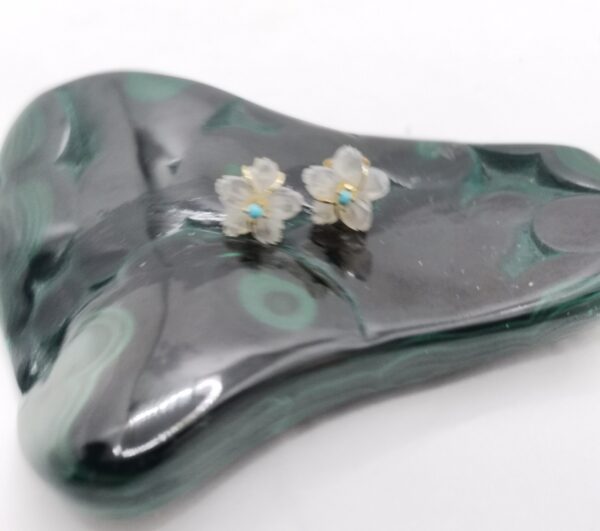 PENDIENTE PERLA Y TURQUESA FLOR ROSCA PLATA BAÑO ORO